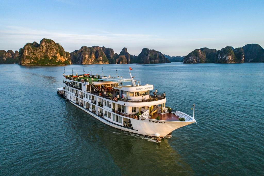 Crociera nella Baia di Ha Long: Guida Completa per Scegliere la Migliore