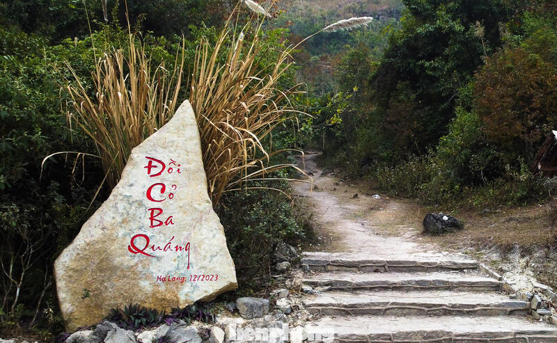 Strada per la collina di Ba Quang