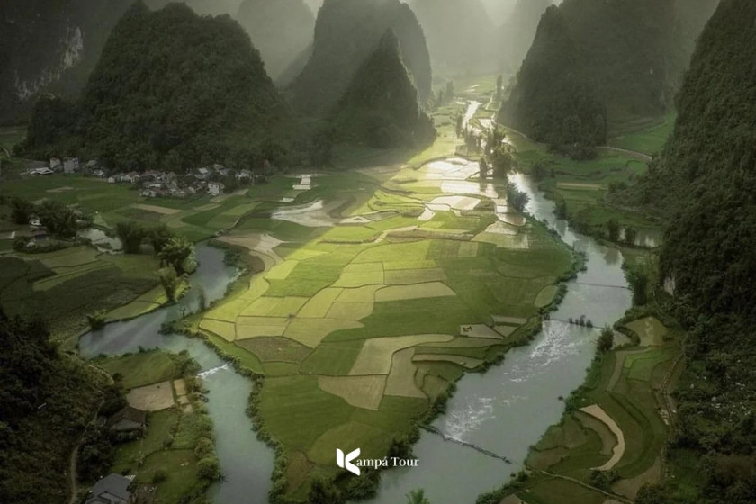 Valle di Phong Nam fotografata dall'alto con un drone