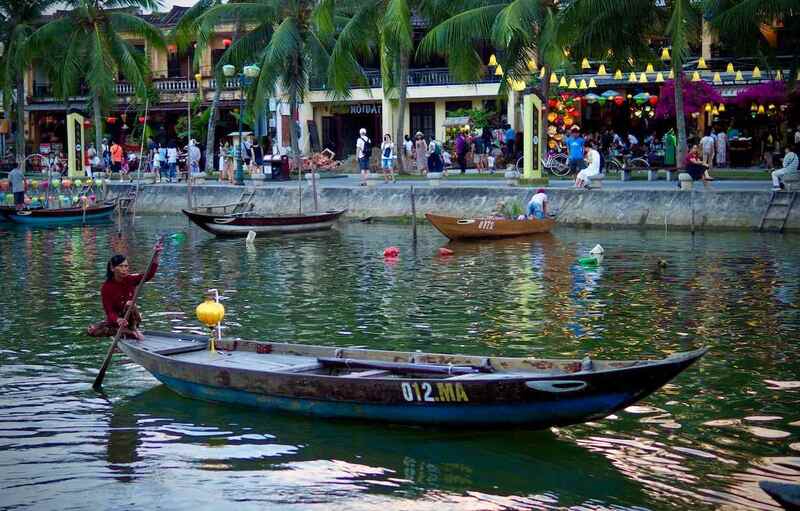Barche sul fiume Thu Bon
