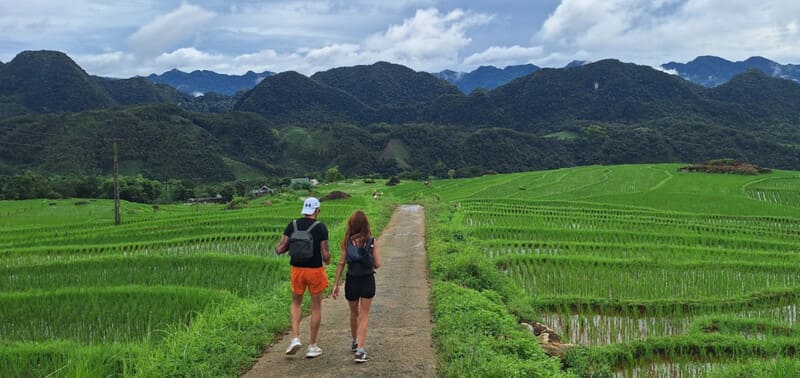 I nostri viaggiatori fanno trekking a Pu Luong