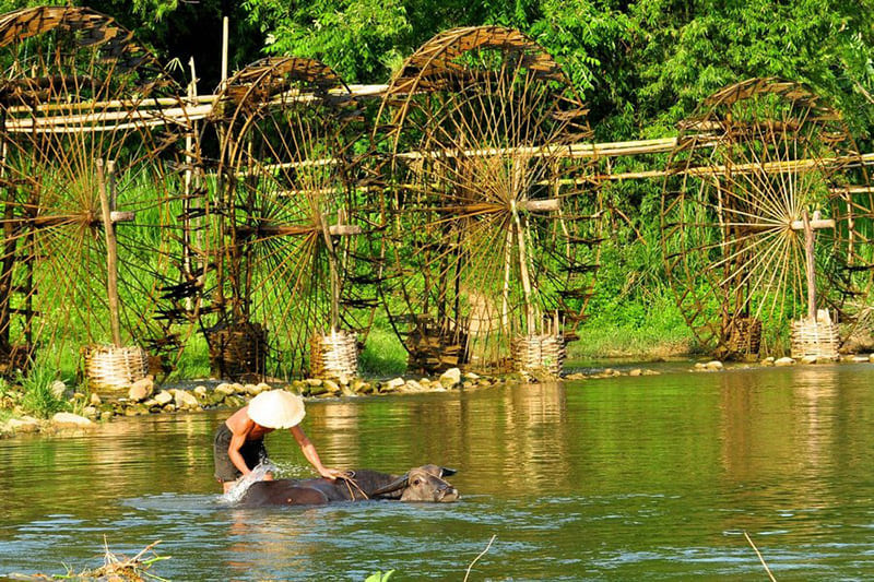 Tradizionali ruote d'acqua di Pu Luong