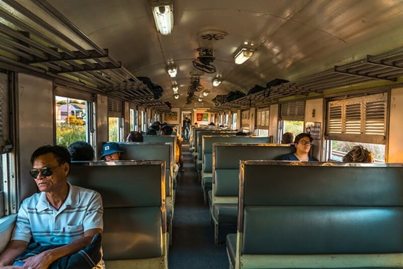 Viaggiare da Bangkok ad Ayutthaya in treno
