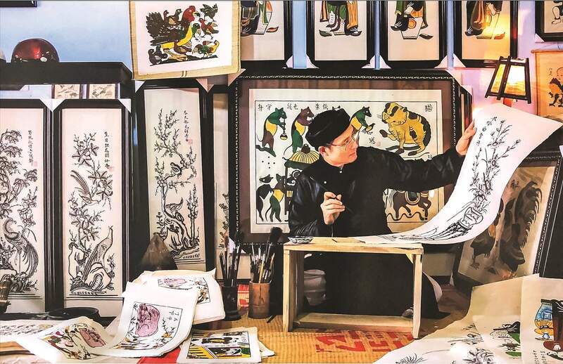 Artisti che dipingono nel villaggio di Dong Ho