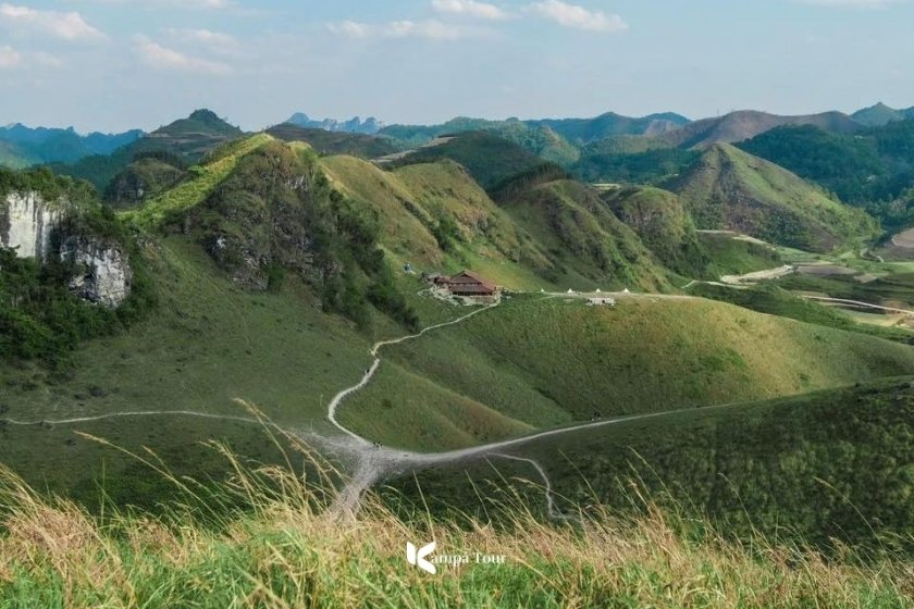 Collina dell'erba bruciata di Ba Quang