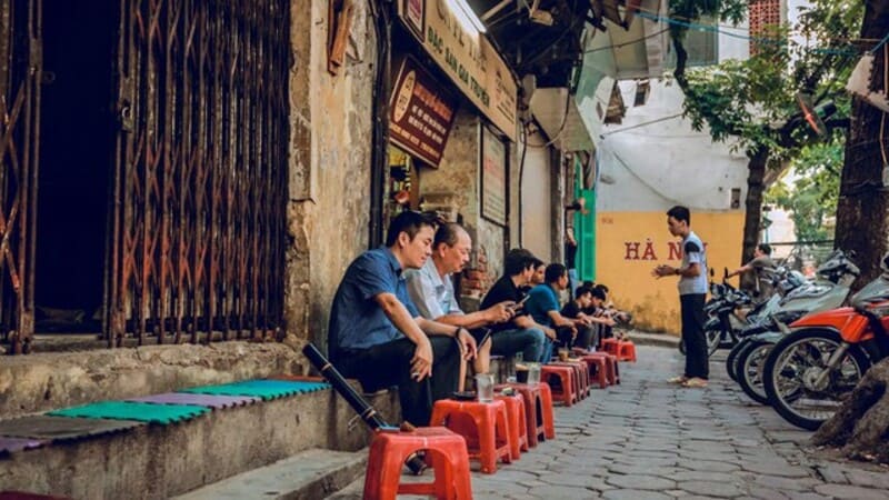 caffè di strada hanoi sgabelli