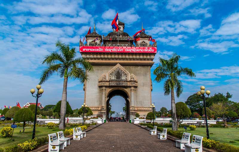 Arco di Trionfo Patuxai nella capitale Vientiane