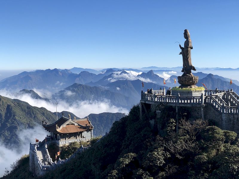 Statua in bronzo del Buddha Amitabha sul Fansipan, la più alta in Vietnam e in Asia