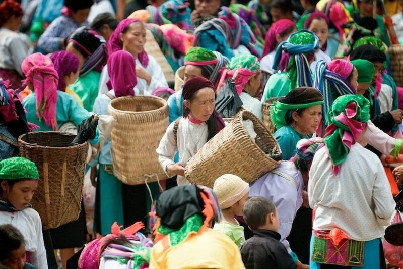 Donne etniche al mercato Ha Giang