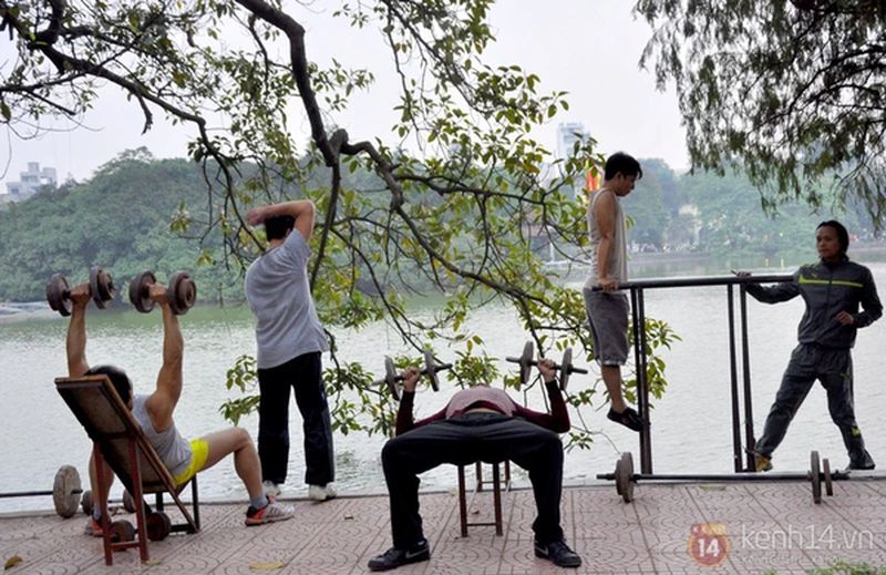 vita quotidiana lago hanoi