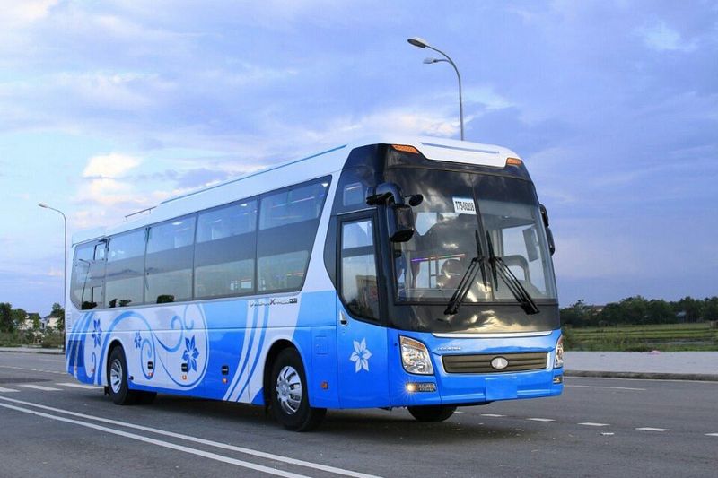 Ci sono diversi autobus che operano la tratta da Hue a Hoi An con orari fissi