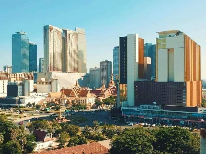 Phnom Penh: armonia tra architettura moderna e tradizionale