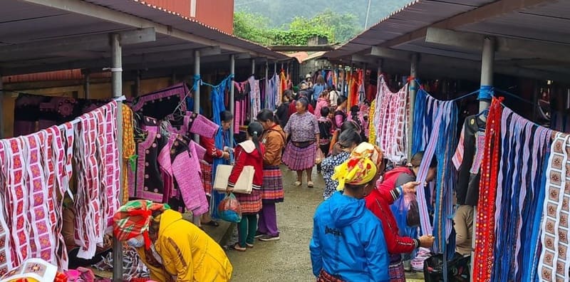 mercato Lung Khau Nhin