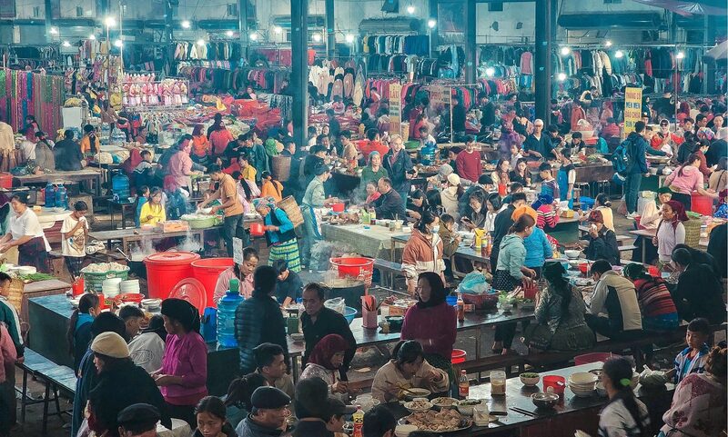 Scena vivace del mercato di Meo Vac