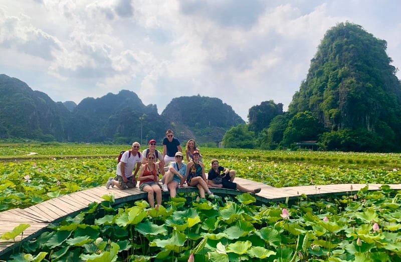 I nostri viaggiatori visitano Ninh Binh durante la stagione dei fiori di loto