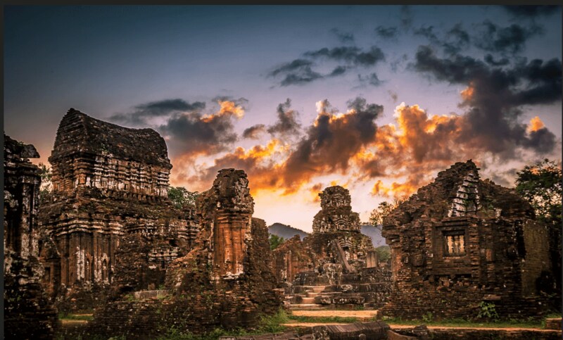 Tramonto al Santuario di My Son