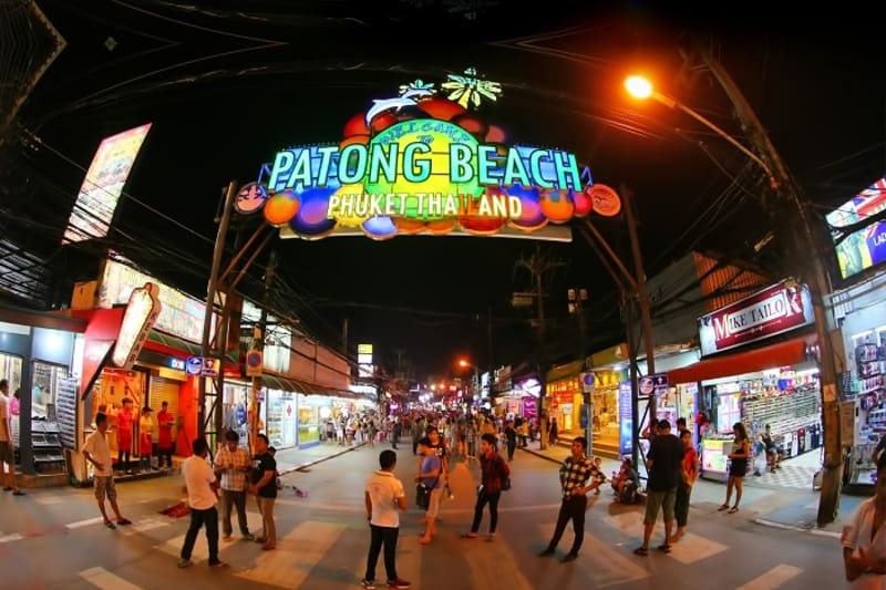 Area di intrattenimento e bar di Patong