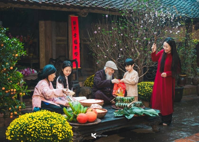 La notte di Capodanno in Vietnam offre un'opportunità per ringraziare gli antenati per l'anno trascorso