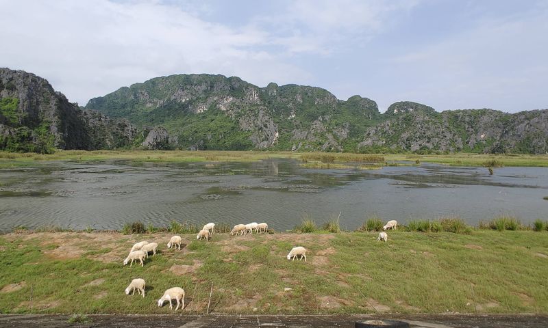 Il paesaggio tranquillo visto dalla diga