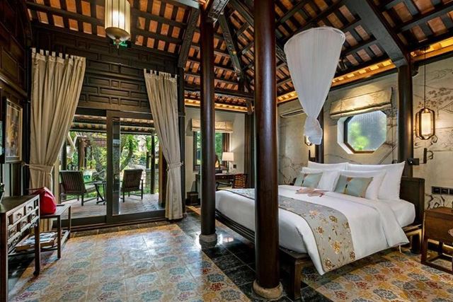 Ancient House Garden Hue features rooms with luxurious and historic architecture