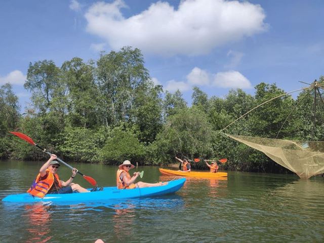 Raout and his friends take on the mangroves of Phu Quoc!
