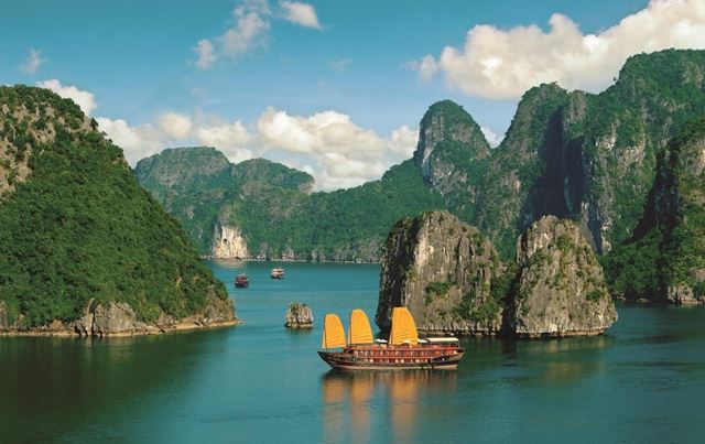 Ninh Binh – Baia di Halong (≈ 4 ore)