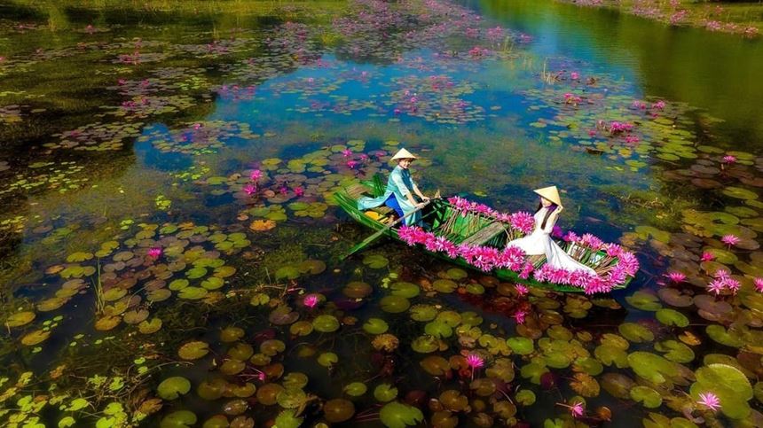 Gli incantevoli paesaggi carsici e le acque smeraldo di Ninh Binh