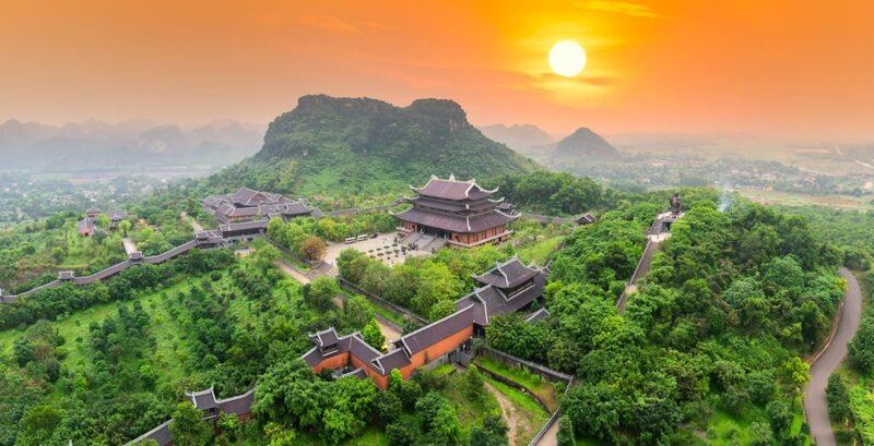 Bai Dinh Pagoda è un vasto complesso buddhista che detiene numerosi record in Asia.
