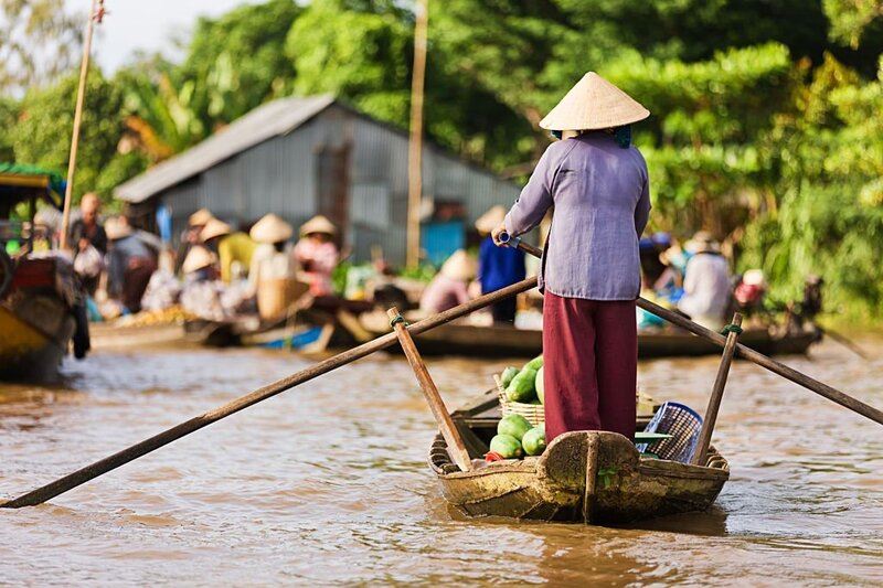 Un mercato galleggiante nel Delta del Mekong