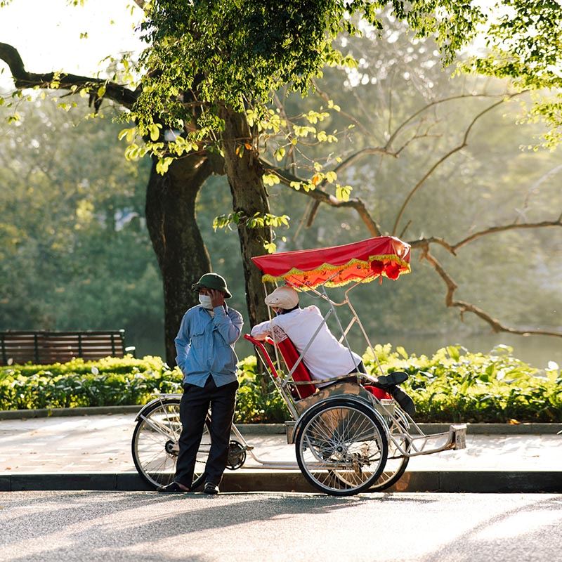 Cicli, caffè e il caos affascinante di Hanoi