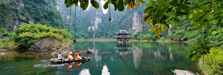 Viaggio attraverso l'antica bellezza di Ninh Binh e la sua affascinante grotta di Mua.