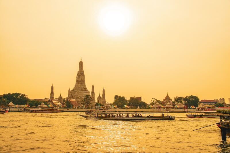 La capitale della Thailandia in un'unica inquadratura: la bellezza di Bangkok.