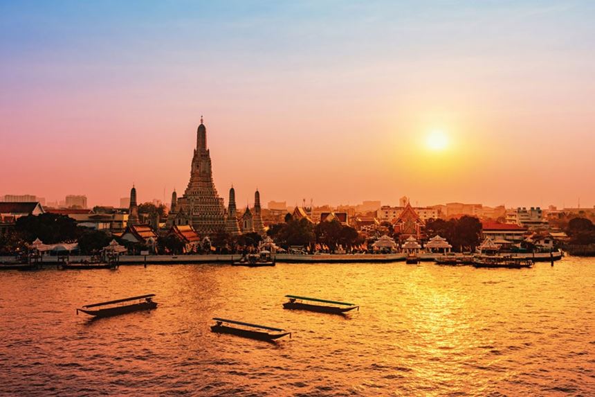 Skyline moderno, anima antica: alla scoperta della dicotomia di Bangkok.